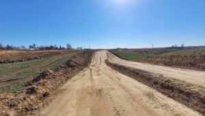 29.03.2023_Odhumusowanie terenu pod droge technologiczną (w śladzie DD-15), DK9 km 0+700