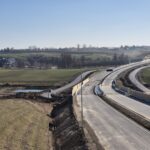 06_20.03.2025 DK9 km 1+400 widok od strony północnej z wiaduktu WD-5 na DK 9, oraz rozjazdy i ES-3
