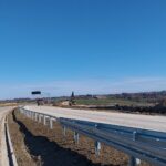07_18.03.2025 DK9 km 2+500 widok od strony południowej wykop i humusowanie rowu