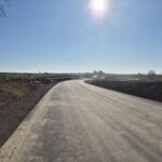 13_20.03.2025 DK9 km 4+550 widok od strony północno wschodniej na objazd i rondo, włączenie do DW757
