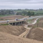 06_2025.05.20_DK9 km 1+400 widok od strony północnej z wiaduktu WD-5 na DK 9, oraz DD-16, DD-15 i ES-3