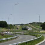 07_2025.06.03_DK9 km 1+400 widok od strony zachodniej z wiaduktu WD-5 na nowo wybudowaną Łącznicę do DK74