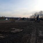 05_2025.11.13_DK9 km 1+400 widok od strony północnej nateren przy rondzie Łącznik DK74 - humusowanie
